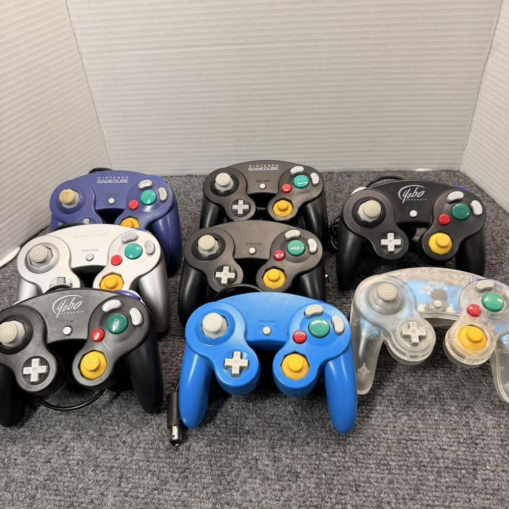 Lot 8 Nintendo GameCube Wired Controllers Mixed Brands Black Blue Clear Silver